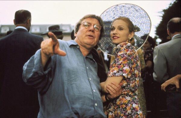 Mado<em></em>nna on the set of 