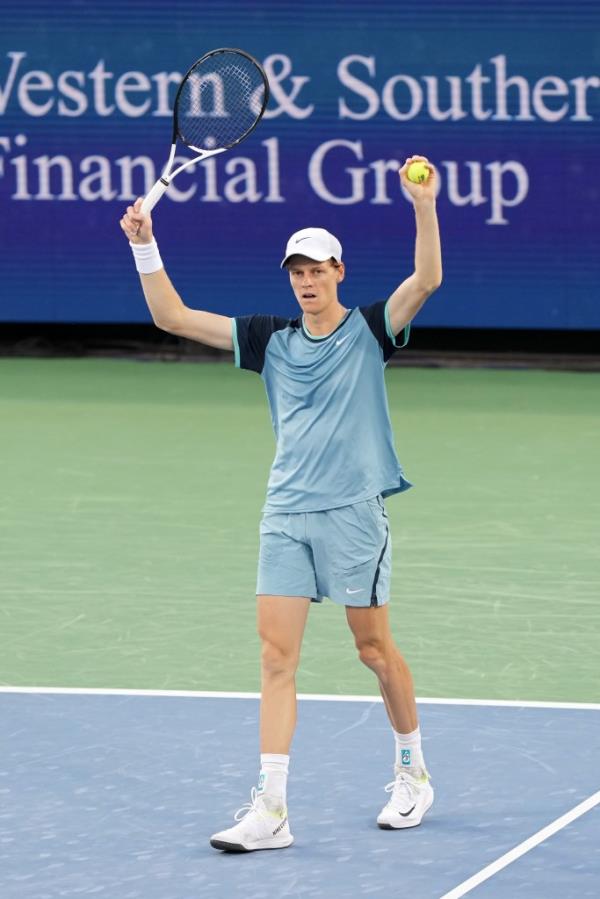 Jannik Sinner of Italy celebrates after defeating Frances Tiafoe of the United States 7-6, 6-2 to win the men's champinship of the Cincinnati Open at the Lindner Family Tennis Center on August 19, 2024 in Mason, Ohio. 