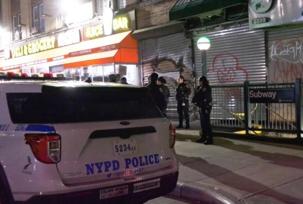 The NYPD respo<em></em>nds to the scene of the stabbing at the 182nd Street-183rd Street station.