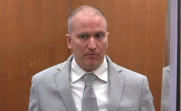 FILE PHOTO: Former Minneapolis police officer Derek Chauvin addresses his sentencing hearing and the judge as he awaits his sentence after being co<em></em>nvicted of murder in the death of George Floyd in Minneapolis, Minnesota, U.S. June 25, 2021 in a still image from video. 