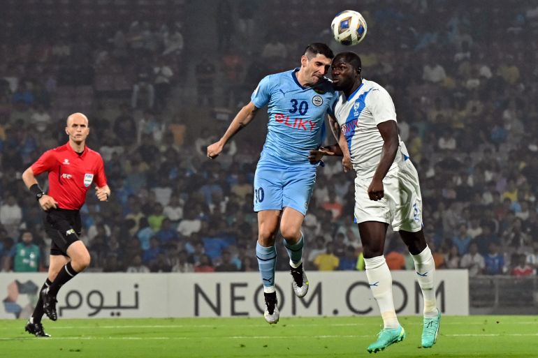 Al-Hilal SFC's defender Kalidou Koulibaly (R) and Mumbai City FC's forward Jorge Pereyra Diaz (C) vie for the ball during the AFC Champions League 2023/24 Group D football match between India's Mumbai City FC and Saudi Arabia?s Al-Hilal SFC at the D.Y. Patil stadium in Navi Mumbai on November 6, 2023. (Photo by AFP)