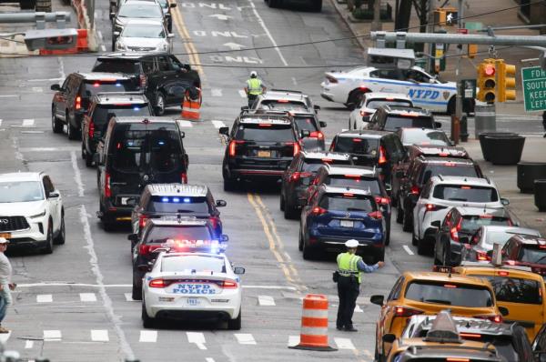 Melania's 8 vehichle motorcade included the NYPD Emergency Service Unit.
