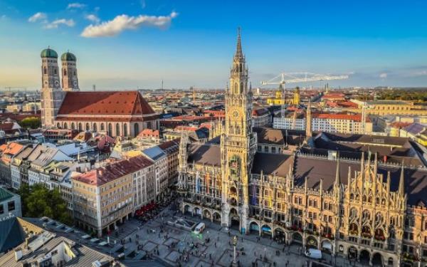 Frauenkirche and Neues Rathaus - Munich Germany