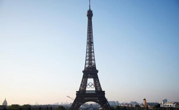 Olympic Rings On Eiffel Tower Unveiled Ahead Of Paris 2024 Games Olympic Rings On Eiffel Tower Unveiled Ahead Of Paris 2024 Games