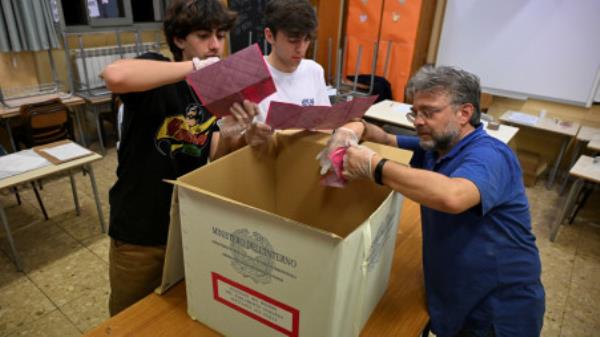 File photo: Election officials count votes, at a polling station for the European Parliamentary election, in Rome, Italy, June 9, 2024. REUTERS/Alberto Lingria/File Photo