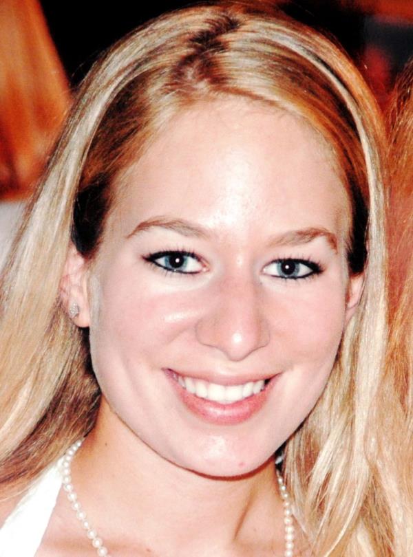 Natalee Holloway disappeared in 2005 and was last seen leaving a bar with van der Sloot, according to court docu<em></em>ments.</p>

<p>　　