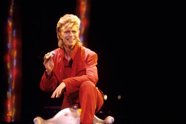 This is not the first time that items from the prolific singer, who died in 2016 at the age of 69 due to liver cancer, have gone to auction. 