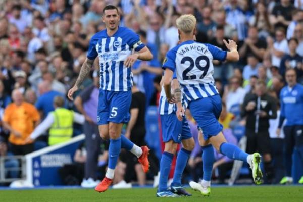 Lewis Dunk scores for Brighton vs Liverpool