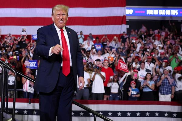 Former U.S. President and Republican presidential candidate Do<em></em>nald Trump reacts during a campaign event in Philadelphia, Pennsylvania, U.S., June 22, 2024.