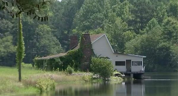 Kamau allegedly claimed he'd always had his eye on the lake house.