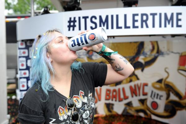 Elle King celebrates with fans and games at the Governors Ball 2016.