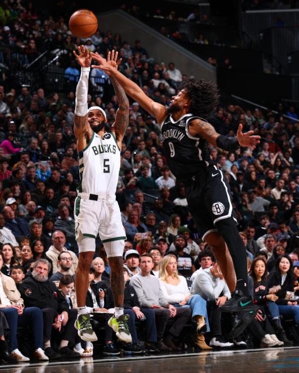 The Bucks co<em></em>nnected on 15-of-31 3-pointers against the Nets' defense on Dec. 8.