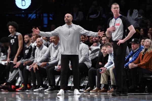 Jordi Fernandez coaches during the Nets' loss to the Bucks on Dec. 8.