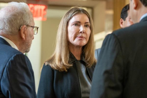 Laura Roberson-Fisch in court hallway