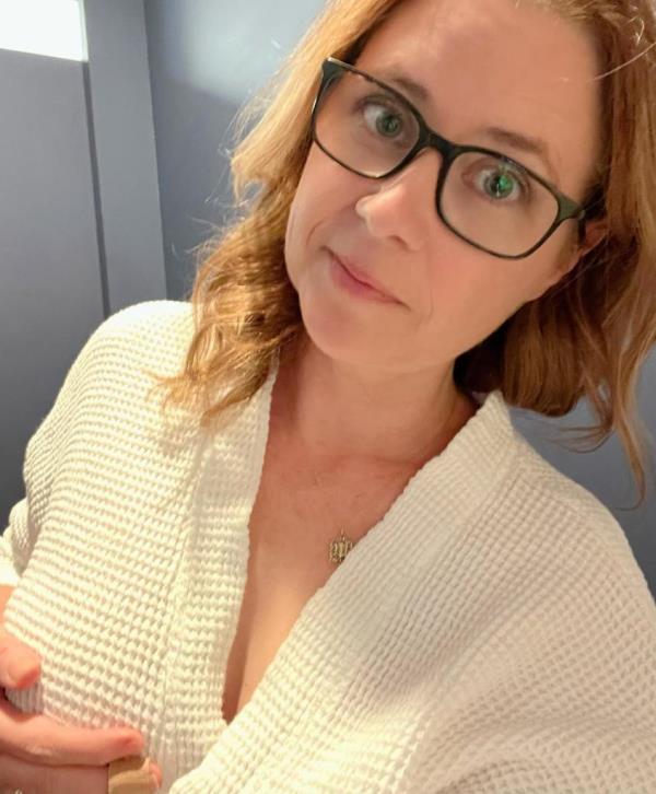 Jenna Fischer reminding followers 
