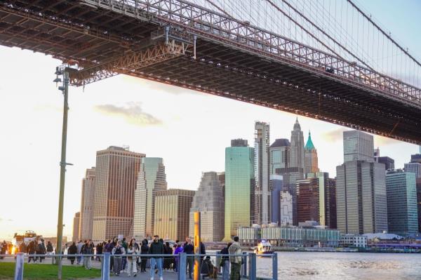 Passersby and parkgoers paused and watched with horror as the man tempted fate on the Manhattan-bound side of the</p>
<p> bridge.