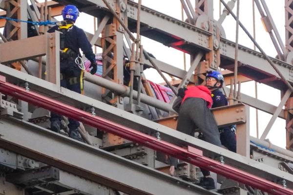 After the man pulled himself back up from the death-defying dangle, ESU officers were able to make co<em></em>ntact and corral</p>
<p> him to safety.