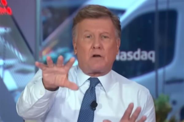 CNBC 'Squawk Box' co-anchor Joe Kernen, visibly frustrated while interviewing Sen. Elizabeth Warren a<em></em>bout a proposed price gouging ban.