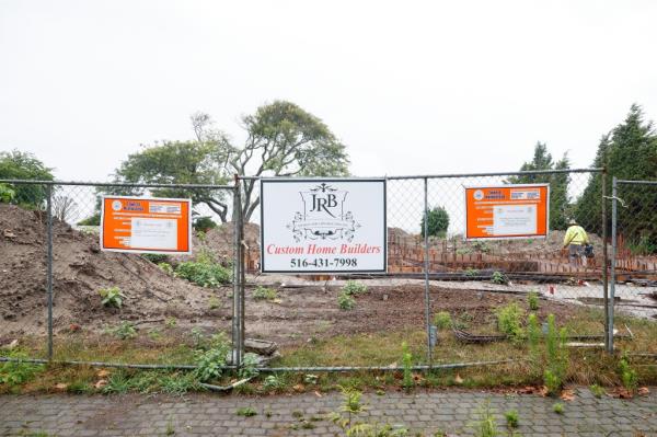 A home has been torn down on Bay Boulevard with new co<em></em>nstruction underway. 