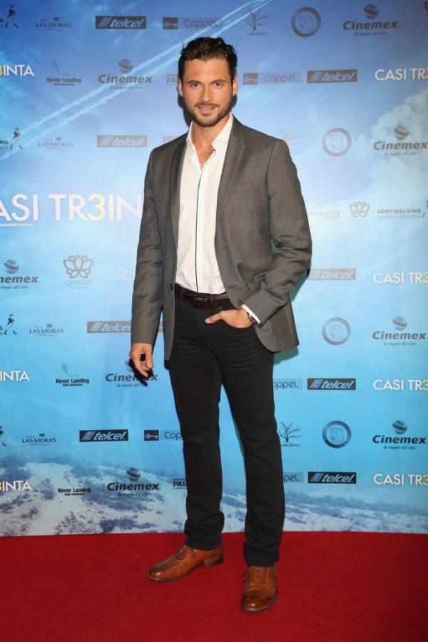 Adan Canto attends the premiere of 
