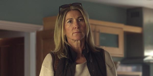 Eve Best smiling. 