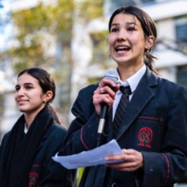 A 17-year-old Siena Rigazzi speaking in 2020. 