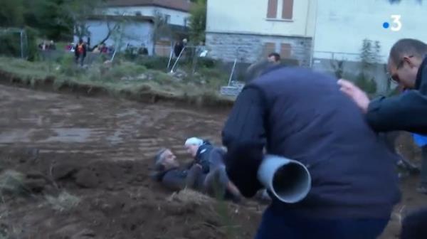 Uncleared grabs: French nun tackles a climate protester Credit: X / @malmesburyman