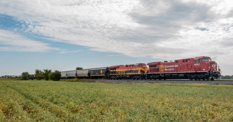 A girl who was attempting to take a selfie with La Emperatriz, a steam locomotive, dies in Hidalgo