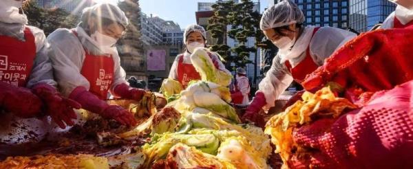 Popularity of K-co<em></em>ntent helps to drive South Korea's kimchi export