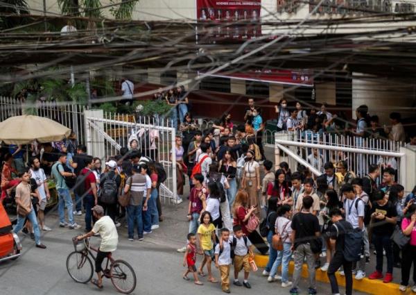 Buildings evacuated as quake rattles Manila