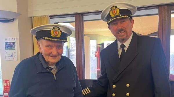 Do<em></em>nald MacAskill and captain Iain McKenzie. Pic: CalMac