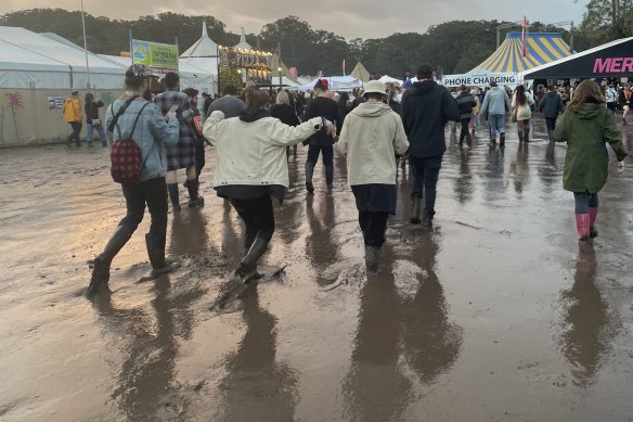 And this was o<em></em>nly just past the entry gates. 